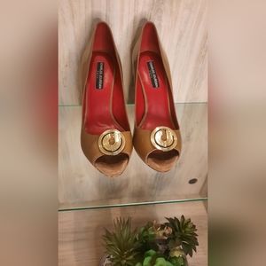 Charles Jourdan Open Toe Tan Patent Stiletto Shoes with Gold Tiara, Size 8